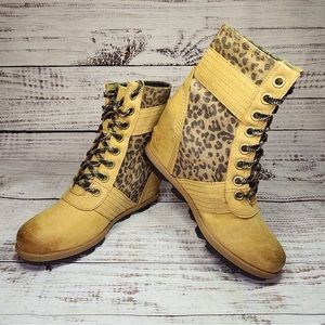 Sorel Lexie wedge boots 8.5 *Like New*